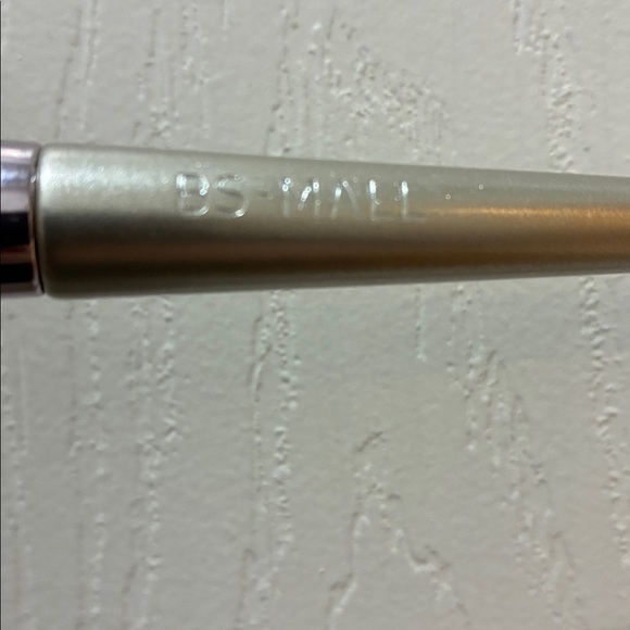 Professional Angled Makeup Brush - Picture 3 of 3